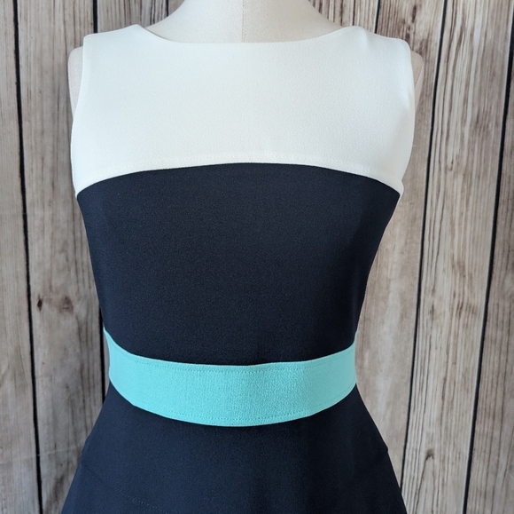 NWT TOMMY HILFIGER Dress - Picture 4 of 8